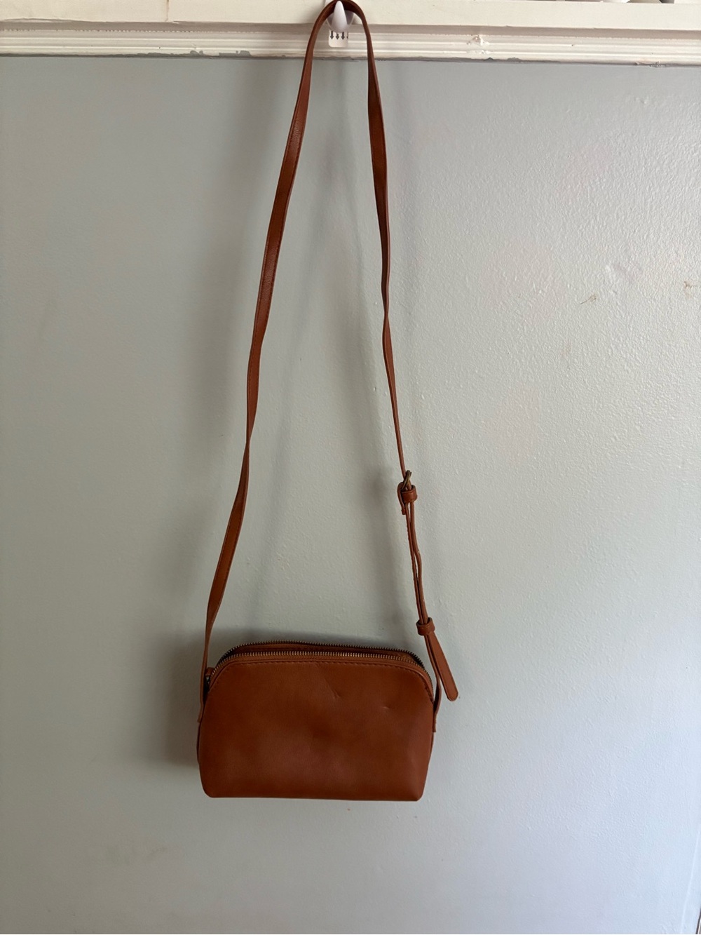 Women's Classic Brown Leather Crossbody Bag